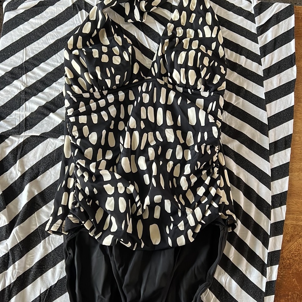 INC International Concepts size 10 one piece tankini - Picture 6 of 8
